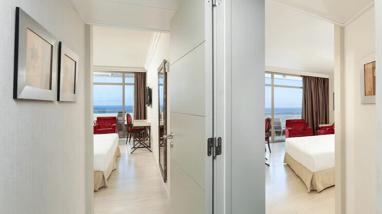 XTRA Sol Family Room Frontal Sea View 